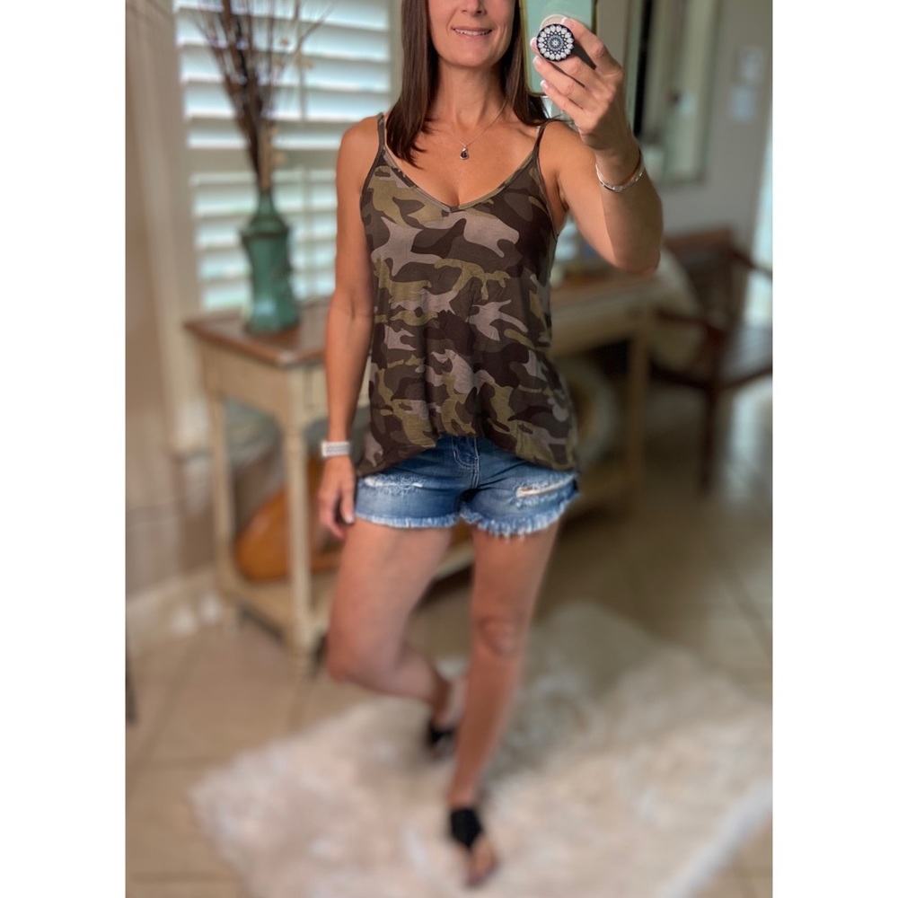 Reversible Camouflage Scoop V-Neck Tank Green 2321 - Picture 6 of 15